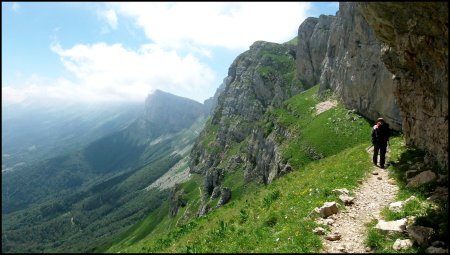 Début de la vire du Pas de la Balme.