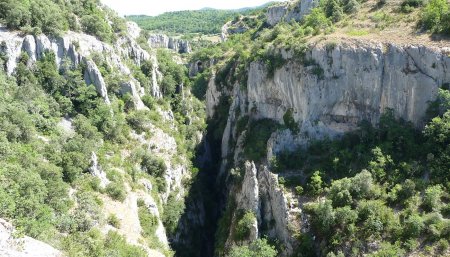 Etroit canyon où il doit faire frais