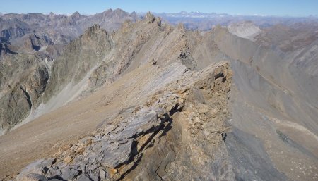 A quelques encablures, la pointe haute de Mary, et plus loin, les pics de la Font Sancte