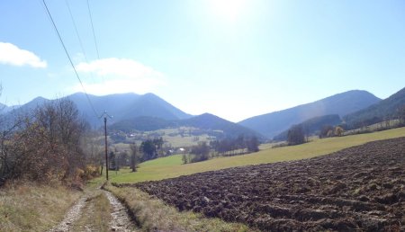 En montant vers les Villageois : regard arrière