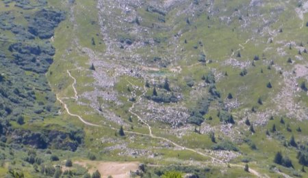 Vue sur le lac ert depuis le sentier balcon