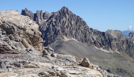 La face Est du Pic de la Moulinière, vue de la crête de la Ponsonnnière (point coté 2699) 