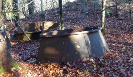 Les fourneaux à charbon à bois.