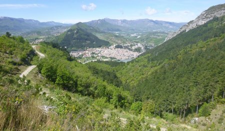 Au cours de la montée, avec vue sur Sisteron