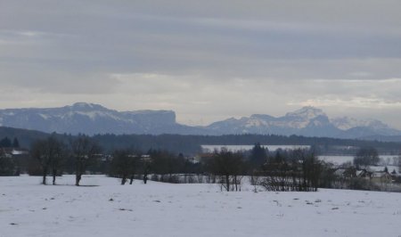 Belle vue sur les Bornes.