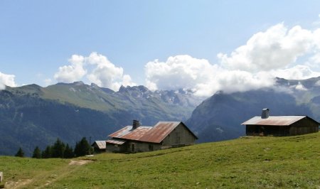 Chalets de la Cha et Aravis.