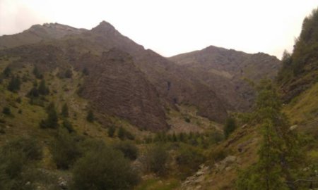 Le début du sentier, en montant vers Jaffueil.