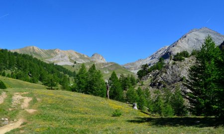 La vue s’ouvre sur le Vallon des Baisses