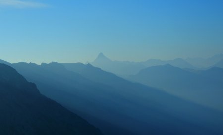 Contrejour vers le Pic de Rochebrune.