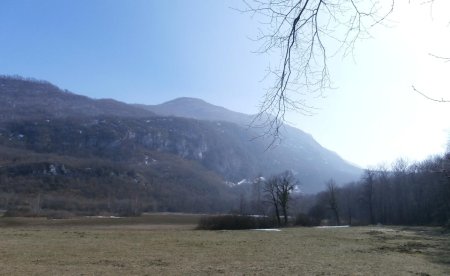 Le marais des Puits d’Enfer, au pied du mont de la Charvaz.