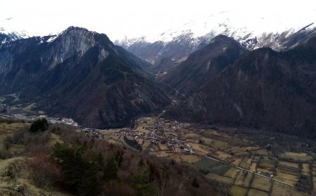 Dans le creux de ces montagnes, le col d’Ornon