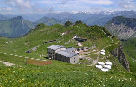 Restaurant et gare des Rochers de Naye