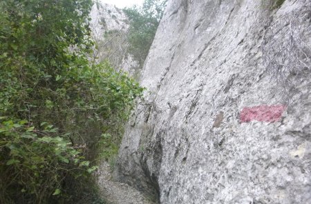 Ancien balisage, dans le ravin de Gorgue Longue