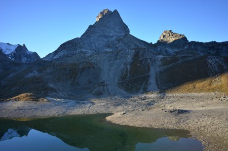 La Pointe de la Fourche s’admire dans le lac du Grand Ban