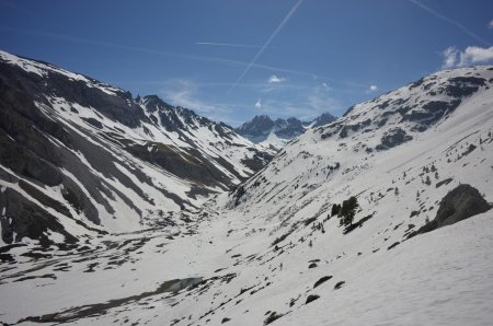 descente vers le vallon du Fruit, vue côté refuge du Saut