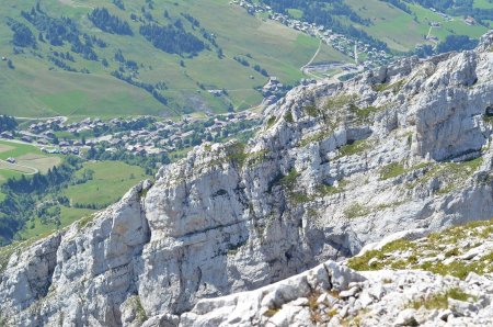 Le Chinaillon derrière les barres du Pic de Jallouvre