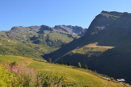 Vue sur la Pointe de la Louïe Blanche peu après le départ