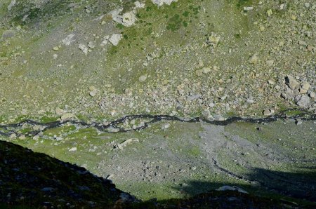 Vue plongeante sur le torrent des Moulins