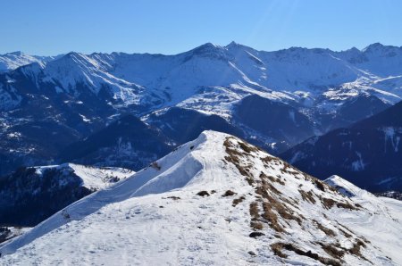 Regard arrière sur la croupe remontée