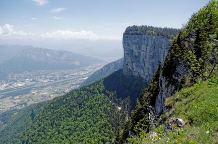 La Sure et sa falaise