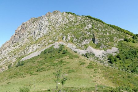 Le Pic de Bazès domine le col du même nom