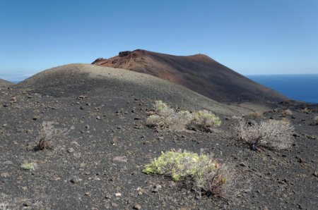 Regard arrière sur le Volcán de Teneguía (428m)