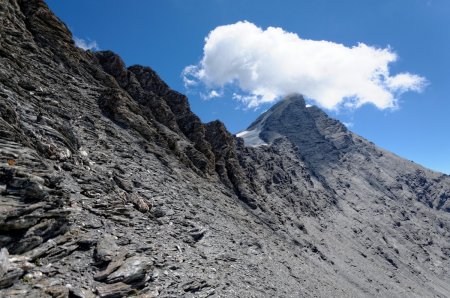 Regard en arrière sur le sommet presque 800m plus haut