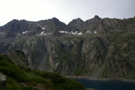 Le Turon de Néouvielle, le pic des 3 Conseillés, le pic de Néouvielle et le Ramougn au dessus du lac de Cap de Long