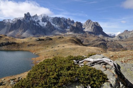 Les Cerces et au fond le col des Rochilles