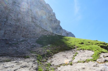 Les dalles qui donnent accès à la rampe