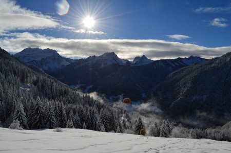 Vue arrière sur la vallée, entre la Mollietaz et la Haute Meille.