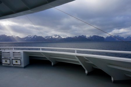 Le mur des Lofoten vu du ferry