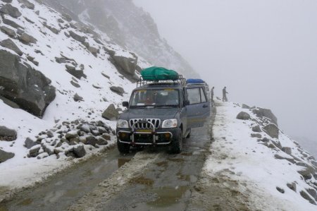 Bloqué à 5300m derrière le camion en panne