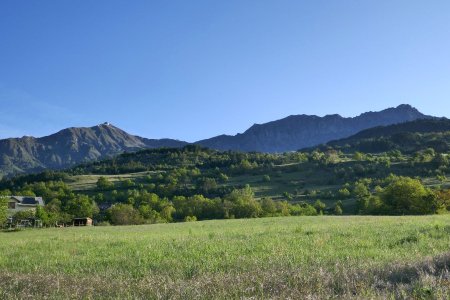 Le Piolit et la crête jusqu’aux Aiguilles de Chabrières. D’en bas cela semble tout près...