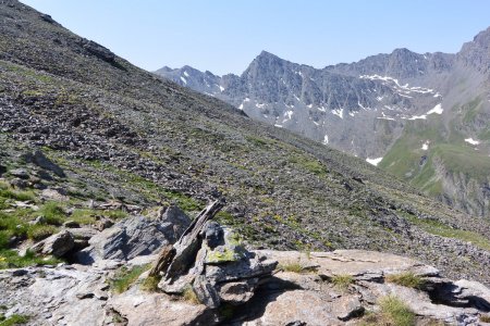 Un des très très rares cairns en cours de montée.