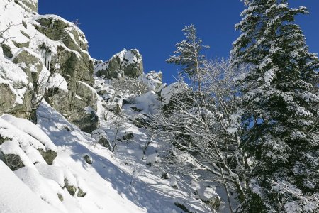 Le couloir rocheux qui m’avait déjà bien plus à l’aller, dans le secteur des Clochers du Petit Hohneck, mais avec un éclairage différent par rapport au matin.