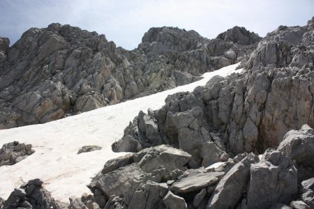 Le couloir enneigé qui nous mène aux crêtes