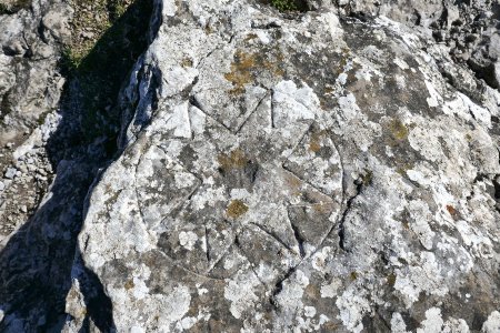 Pour la note mystique : l’étoile gravée du sommet