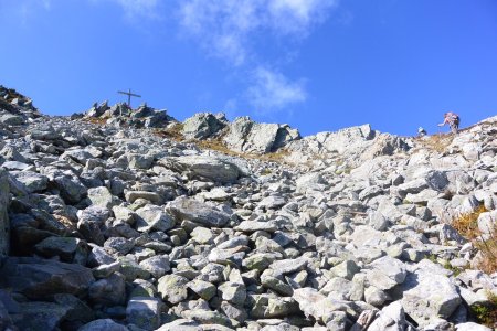 A la verticale de la croix, on repart un peu à droite.