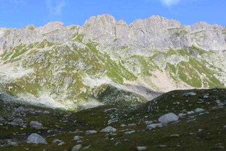 Au pied de la Grande Parei en direction des lacs de la Portette