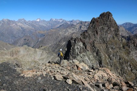 On reste sans voix devant ce Pic de Colle Blanche sur fond des géants des Écrins...