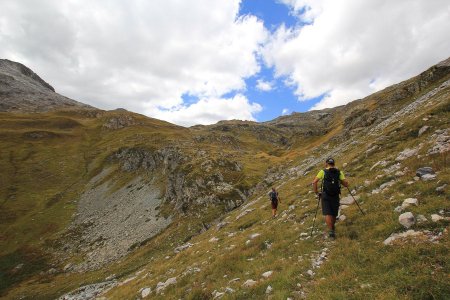 Première montée au-dessus du refuge d’Entre le Lac. Direction les lacs de Plan Richard