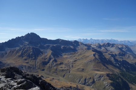 Le Grand Rochebrune relié à ses sommets satellites et les Ecrins