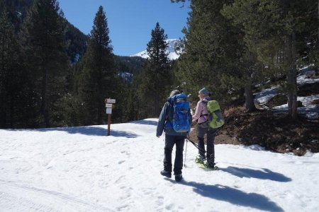 On quitte la route pour prendre la piste de fond