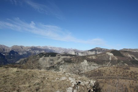 A droite le Laupon, au fond la Grande Séolane, et sur la gauche les Trois Evêchés et l’Estrop