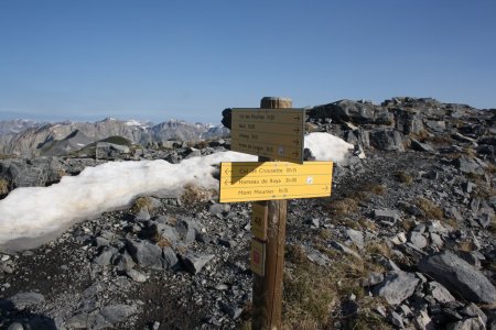 Vers la stèle de la Vallette