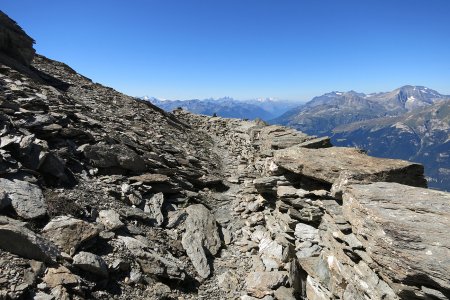 Muret de pierres pendant la descente