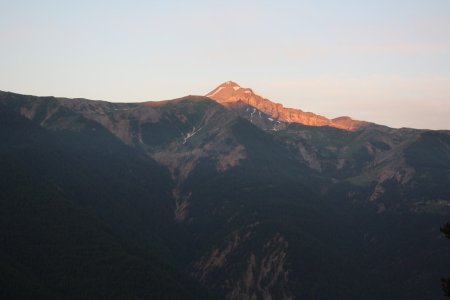 Le Mounier se colore de lumière orange