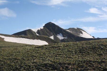 A gauche, la cime sans nom, à droite la Tête de l’Autaret