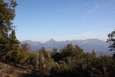 Vers le sud-est, la cime de Baudon (1264m)